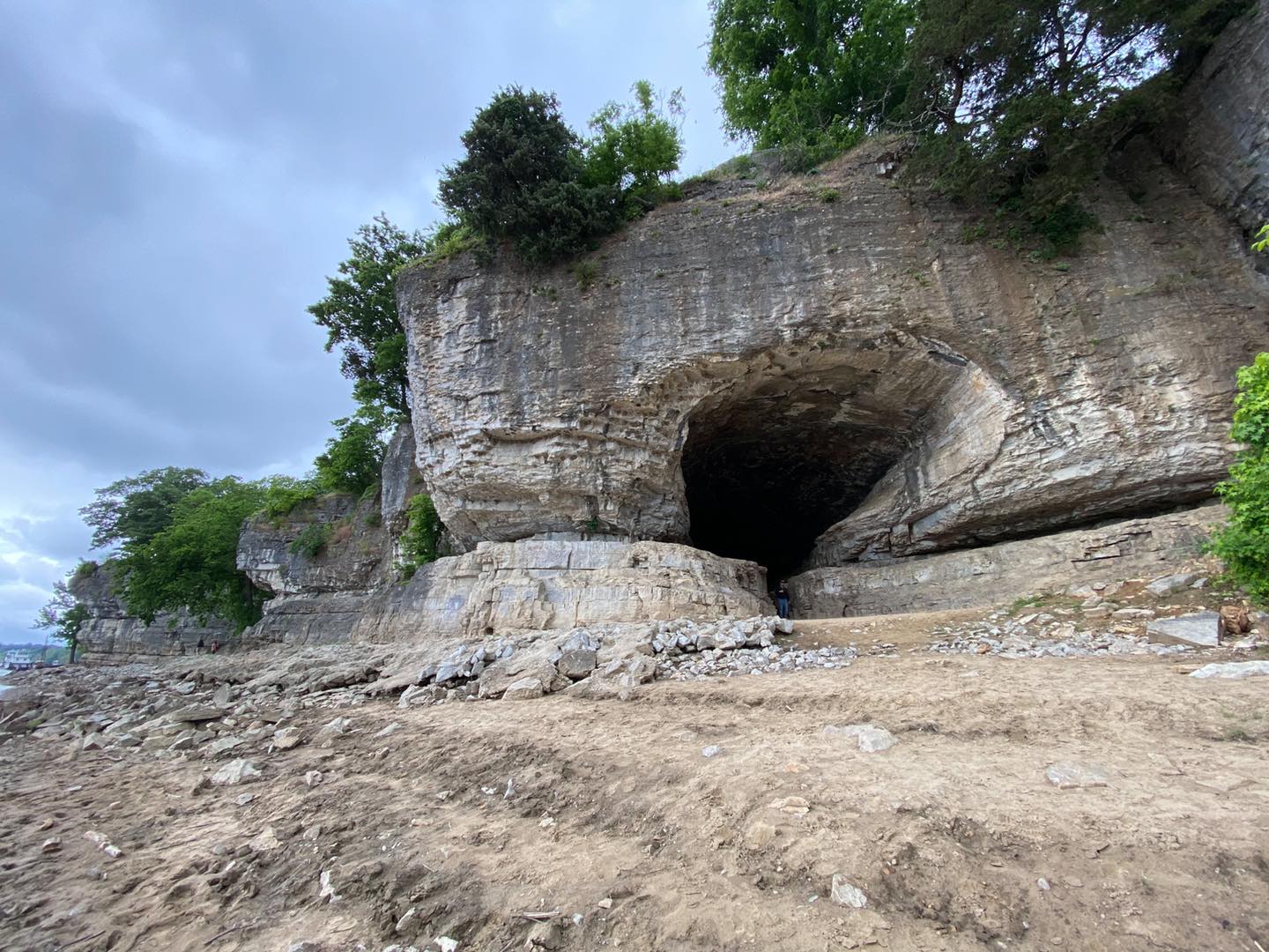 Cave in Rock Trail